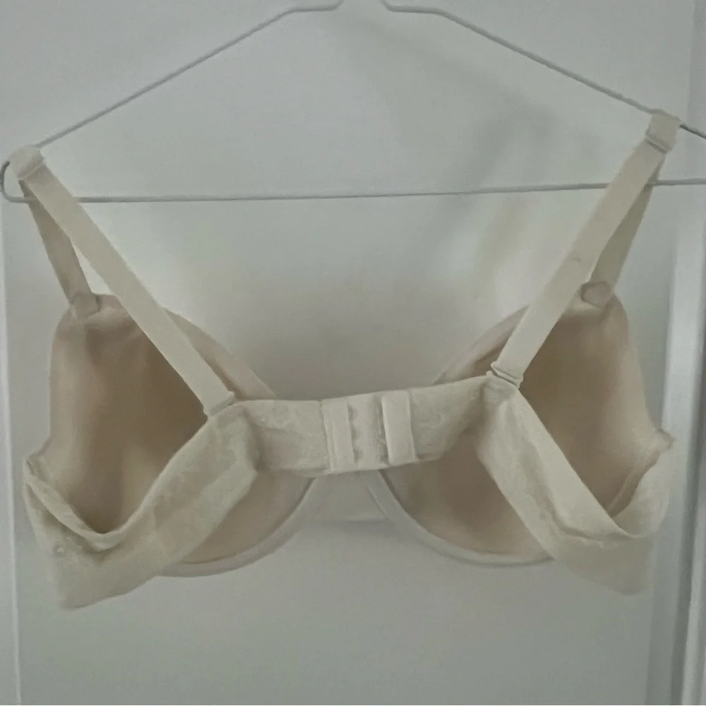 Maidenform 40B Cream/White Lace Bra